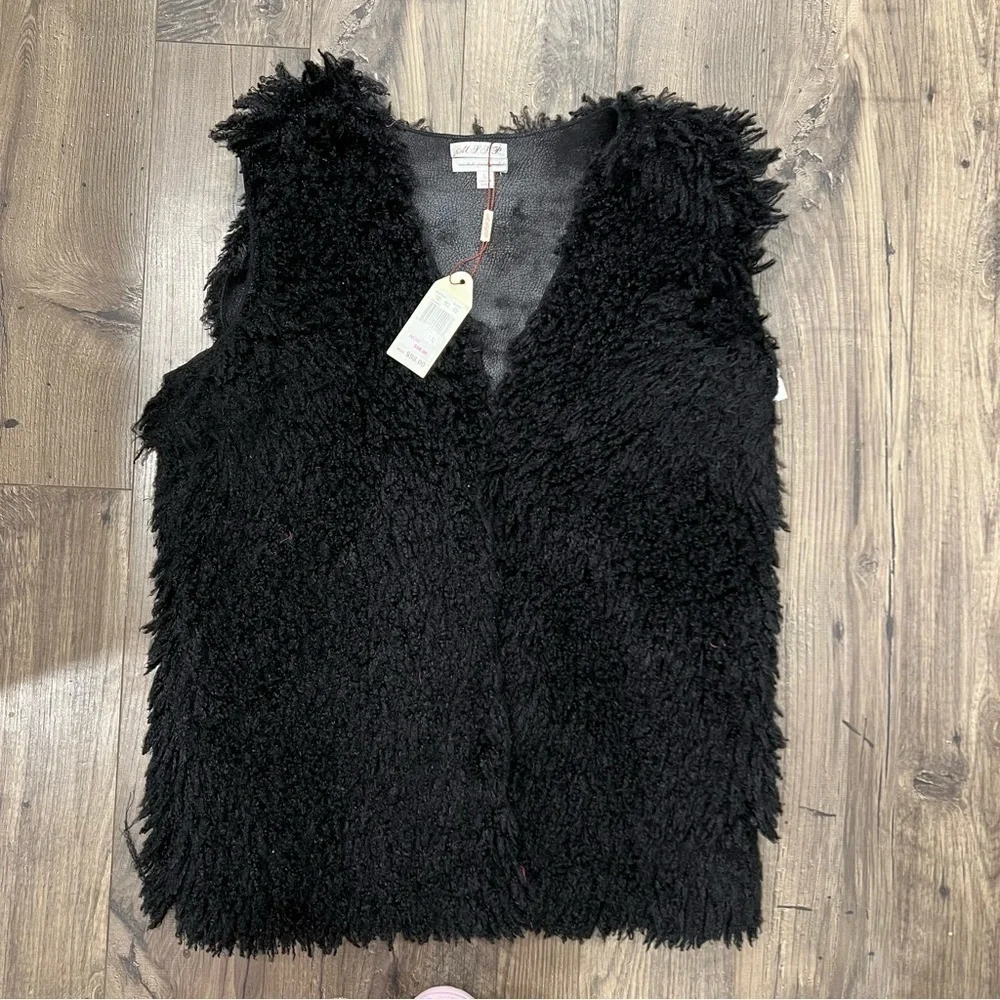 Max Studio Specialty Product Fluff Black Vest Size Large. NWT. - Picture 11 of 11